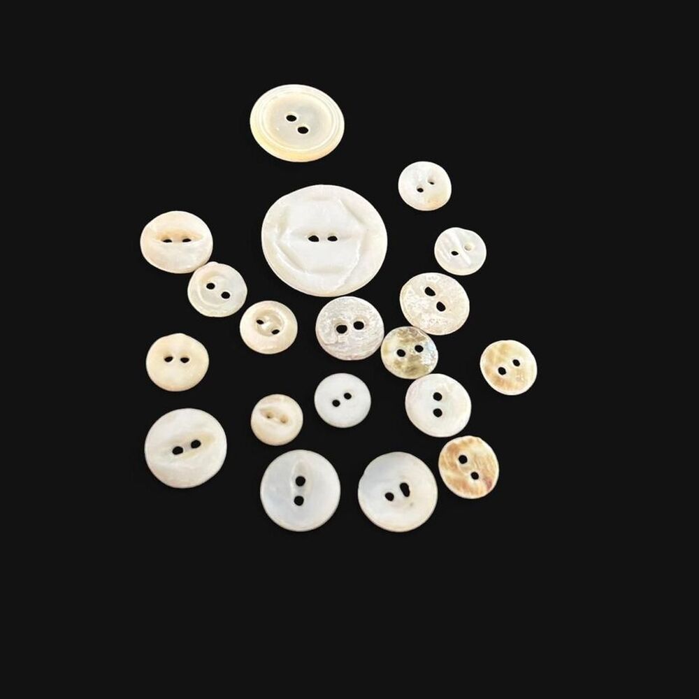 Lot of 19 Mixed Sizes Mother Of Pearl Vintage Buttons.